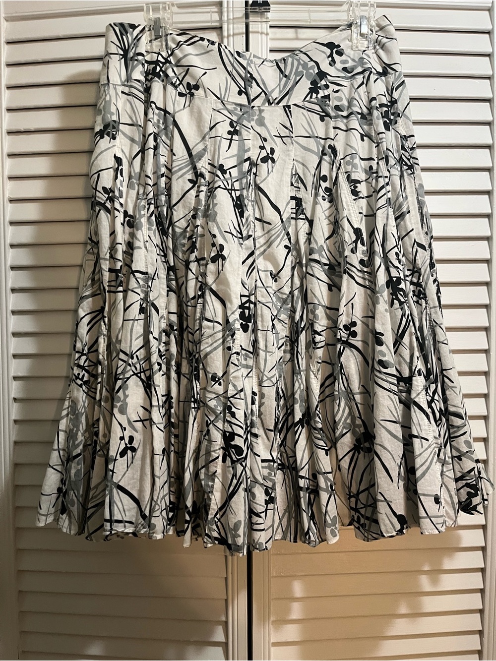 Express Black & White Abstract Print Maxi Skirt - Picture 4 of 6